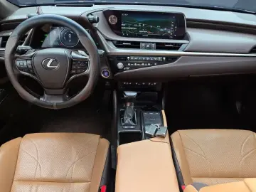 2020 Lexus ES с пробегом 57 324 км