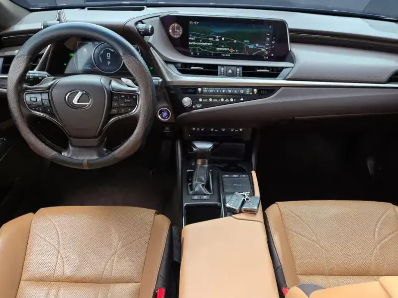 2020 Lexus ES с пробегом 57 324 км