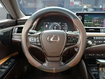 2020 Lexus ES с пробегом 57 324 км