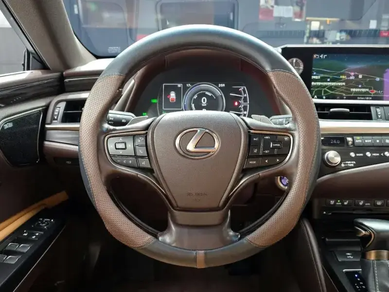 2020 Lexus ES с пробегом 57 324 км