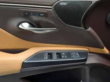 2020 Lexus ES с пробегом 57 324 км