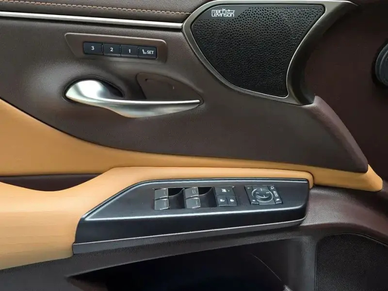 2020 Lexus ES с пробегом 57 324 км