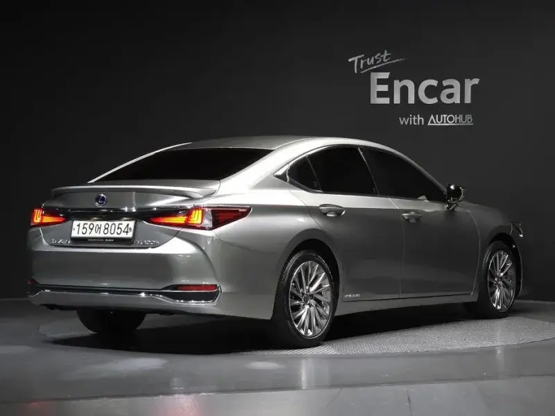 2021 Lexus ES с пробегом 59 950 км