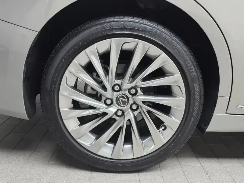 2021 Lexus ES с пробегом 59 950 км