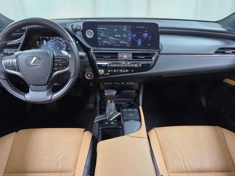 2021 Lexus ES с пробегом 59 950 км