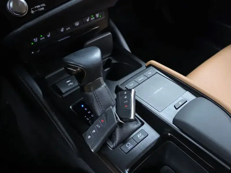 2021 Lexus ES с пробегом 59 950 км