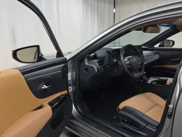 2021 Lexus ES с пробегом 59 950 км