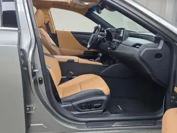 2021 Lexus ES с пробегом 59 950 км