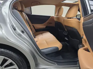 2021 Lexus ES с пробегом 59 950 км