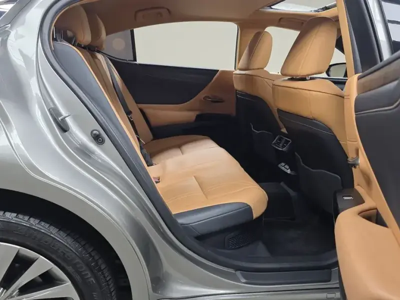 2021 Lexus ES с пробегом 59 950 км
