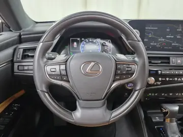 2021 Lexus ES с пробегом 59 950 км