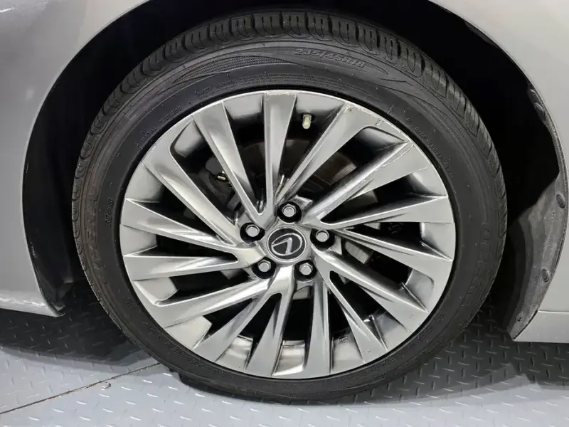 2018 Lexus ES с пробегом 115 356 км