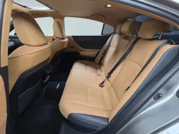 2021 Lexus ES с пробегом 59 950 км