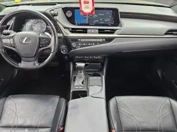 2018 Lexus ES с пробегом 115 356 км
