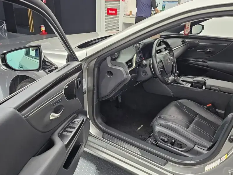 2018 Lexus ES с пробегом 115 356 км