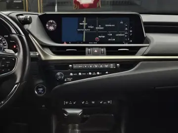 2018 Lexus ES с пробегом 115 356 км