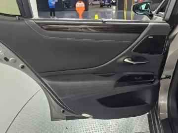 2018 Lexus ES с пробегом 115 356 км