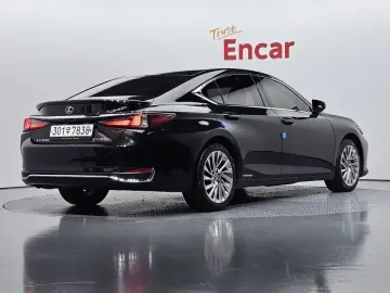 2020 Lexus ES с пробегом 81 244 км