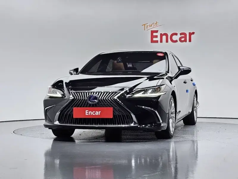 2020 Lexus ES с пробегом 81 244 км