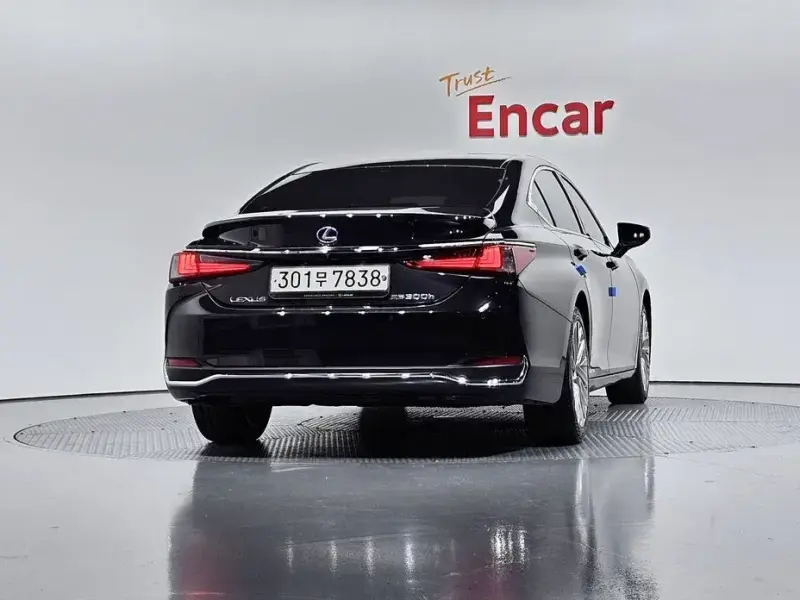 2020 Lexus ES с пробегом 81 244 км