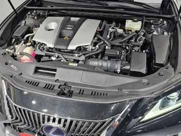 2020 Lexus ES с пробегом 81 244 км