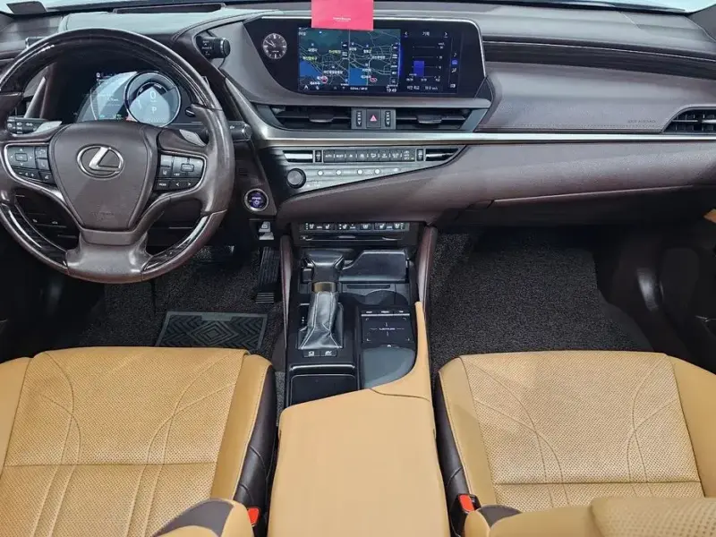 2020 Lexus ES с пробегом 81 244 км