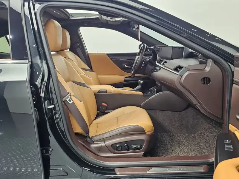 2020 Lexus ES с пробегом 81 244 км