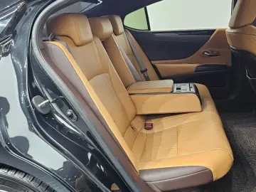 2020 Lexus ES с пробегом 81 244 км