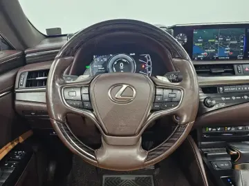 2020 Lexus ES с пробегом 81 244 км