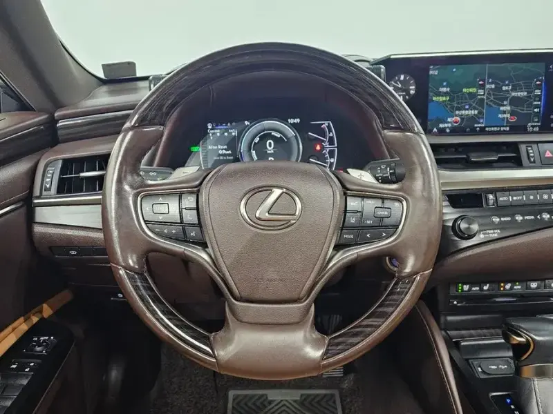 2020 Lexus ES с пробегом 81 244 км