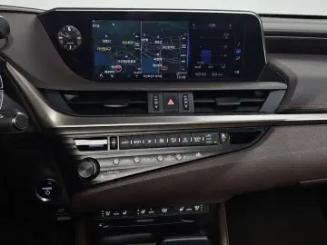 2020 Lexus ES с пробегом 81 244 км