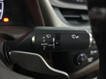 2020 Lexus ES с пробегом 81 244 км