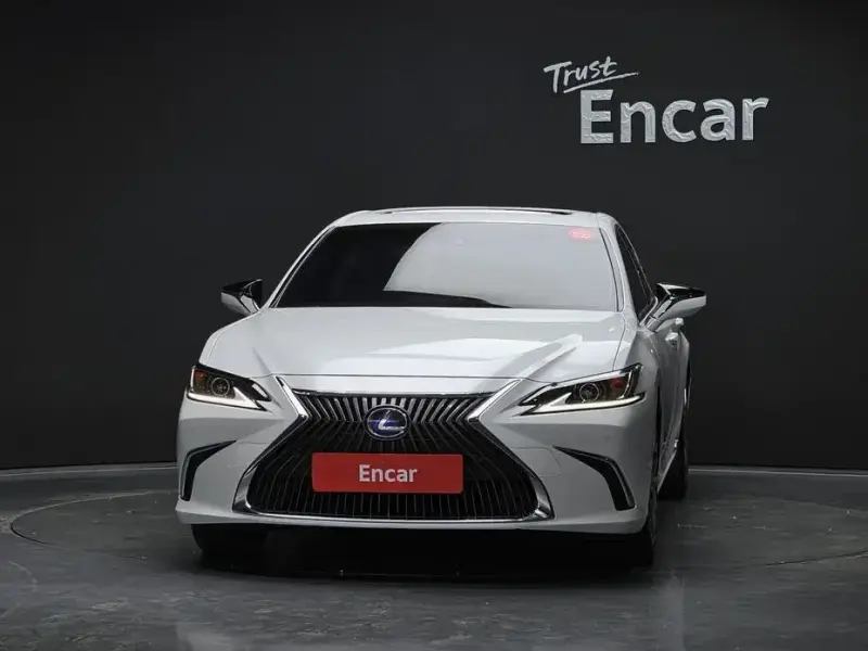 2021 Lexus ES с пробегом 100 668 км