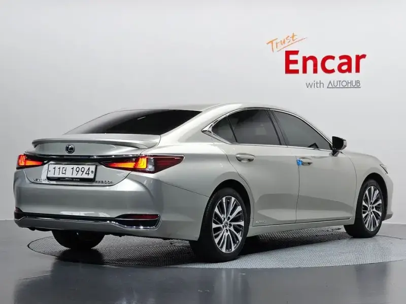 2018 Lexus ES с пробегом 92 363 км