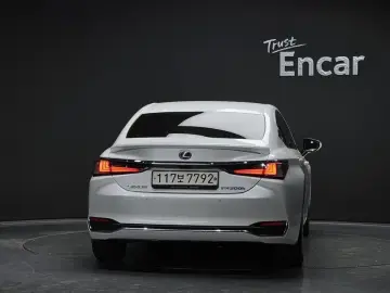 2021 Lexus ES с пробегом 100 668 км