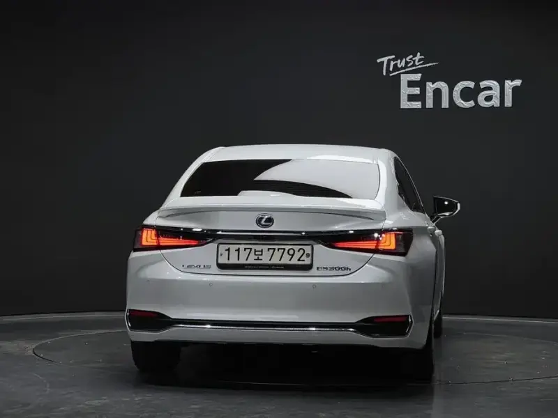 2021 Lexus ES с пробегом 100 668 км
