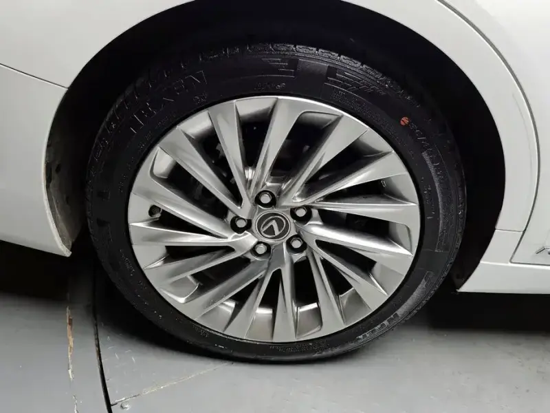 2021 Lexus ES с пробегом 100 668 км