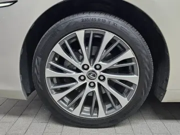 2018 Lexus ES с пробегом 92 363 км