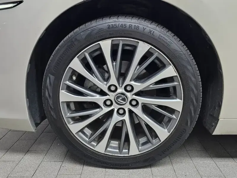 2018 Lexus ES с пробегом 92 363 км