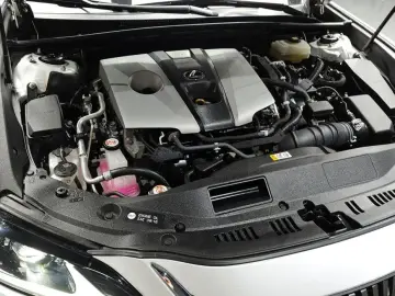 2021 Lexus ES с пробегом 100 668 км
