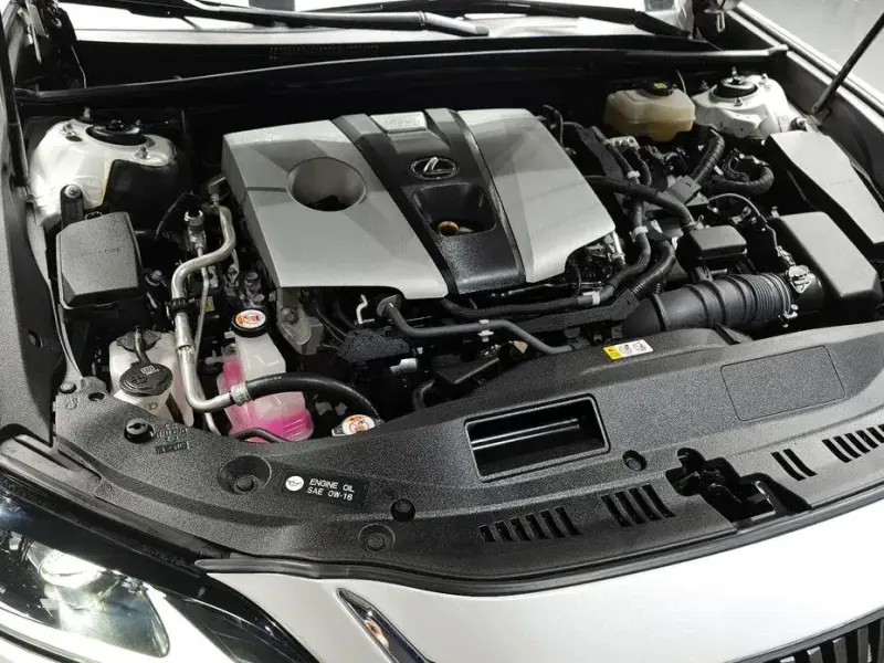 2021 Lexus ES с пробегом 100 668 км