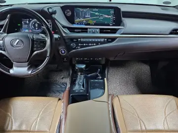 2018 Lexus ES с пробегом 92 363 км