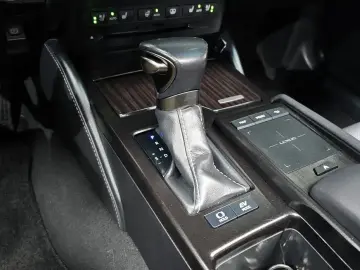 2021 Lexus ES с пробегом 100 668 км