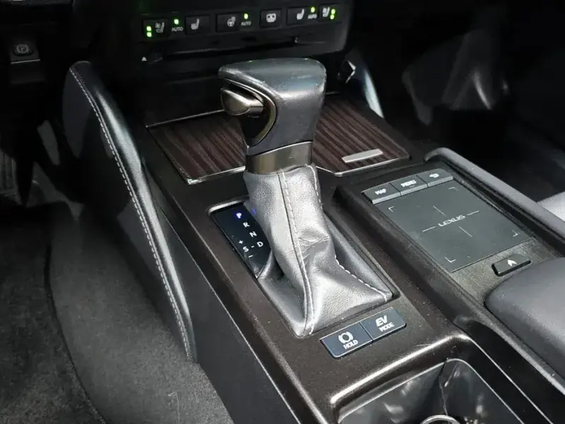2021 Lexus ES с пробегом 100 668 км