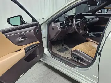 2018 Lexus ES с пробегом 92 363 км