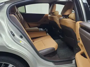 2018 Lexus ES с пробегом 92 363 км
