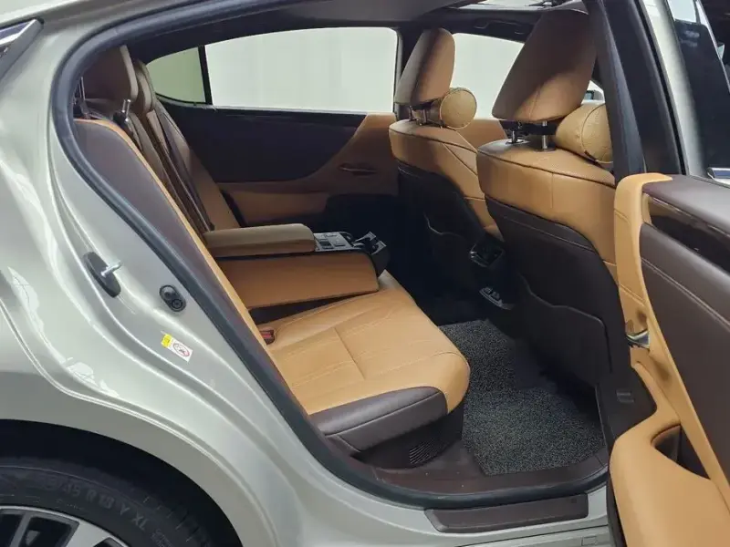 2018 Lexus ES с пробегом 92 363 км