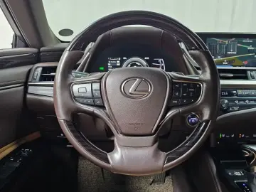 2018 Lexus ES с пробегом 92 363 км