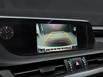 2021 Lexus ES с пробегом 100 668 км