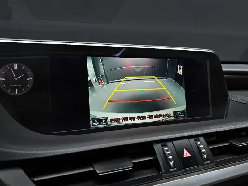 2021 Lexus ES с пробегом 100 668 км